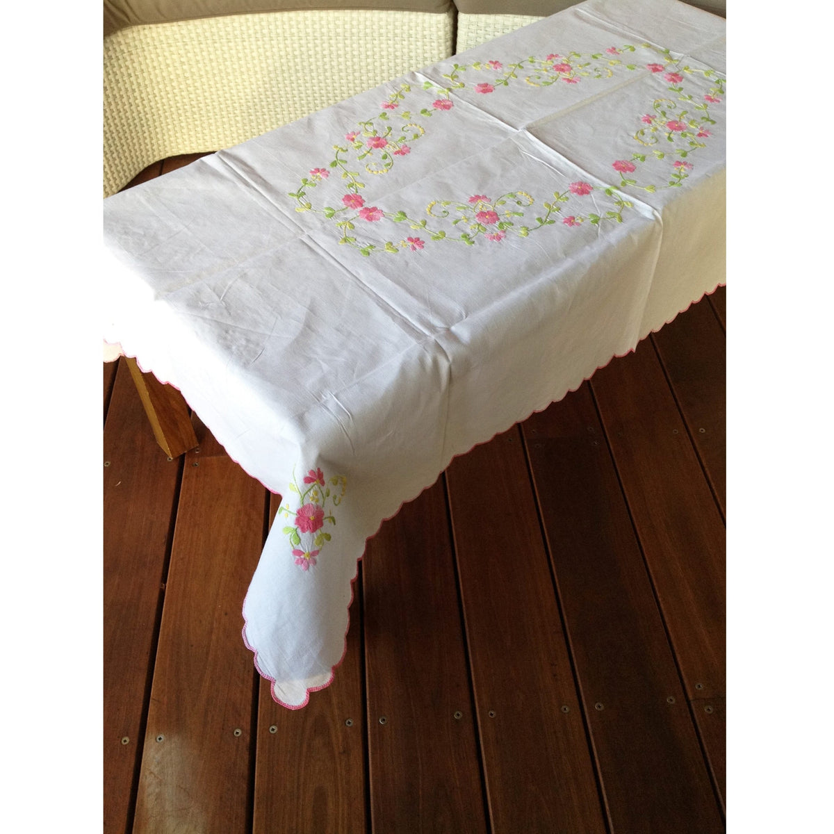 Handmade Embroidered Tablecloth - White - Notbrand
