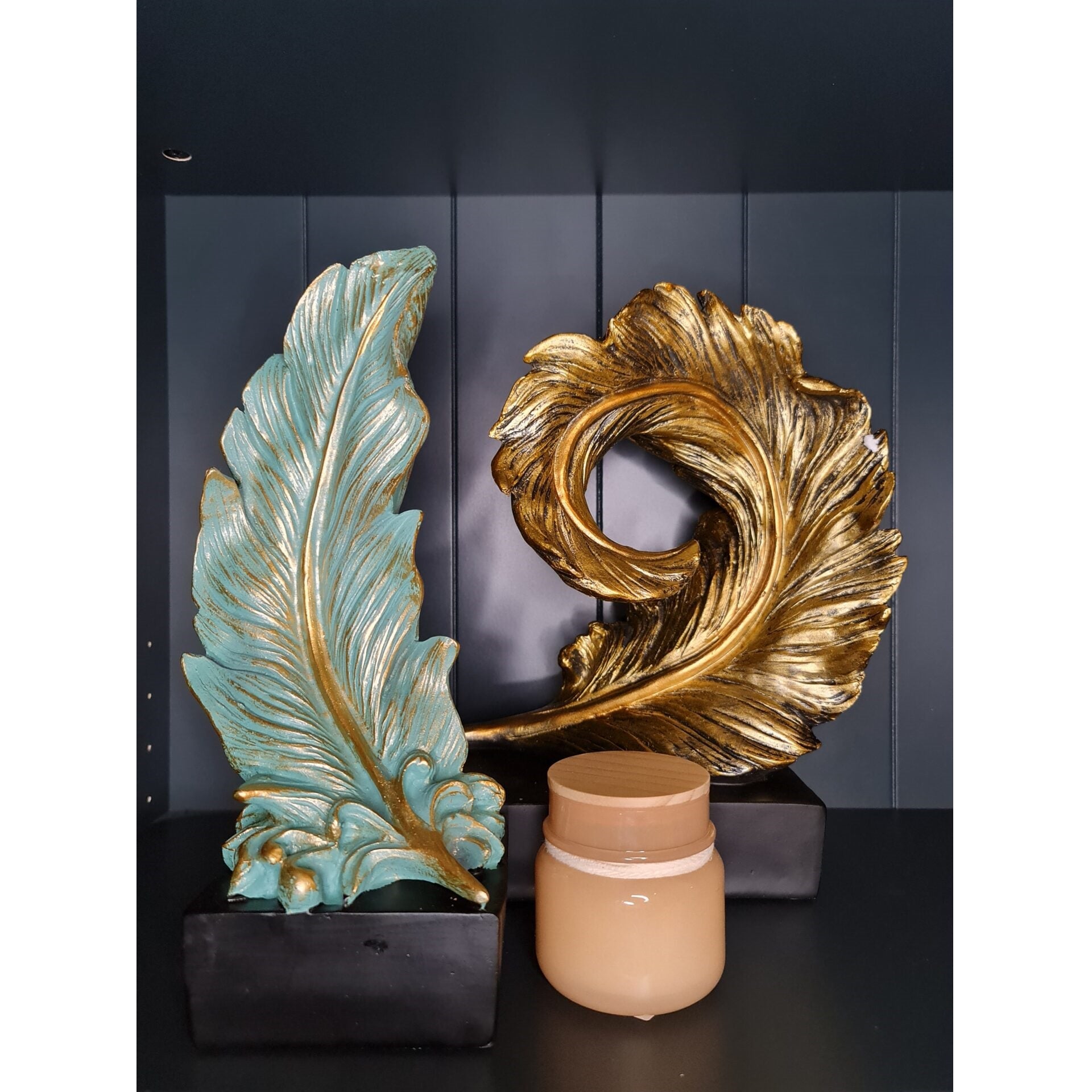 Upright Feather Sculpture in Resin - Blue - Notbrand