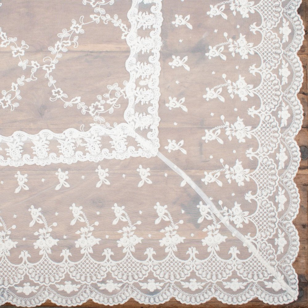 Vintage Lace Scalloped Trim Tablecloth - Ivory - Notbrand
