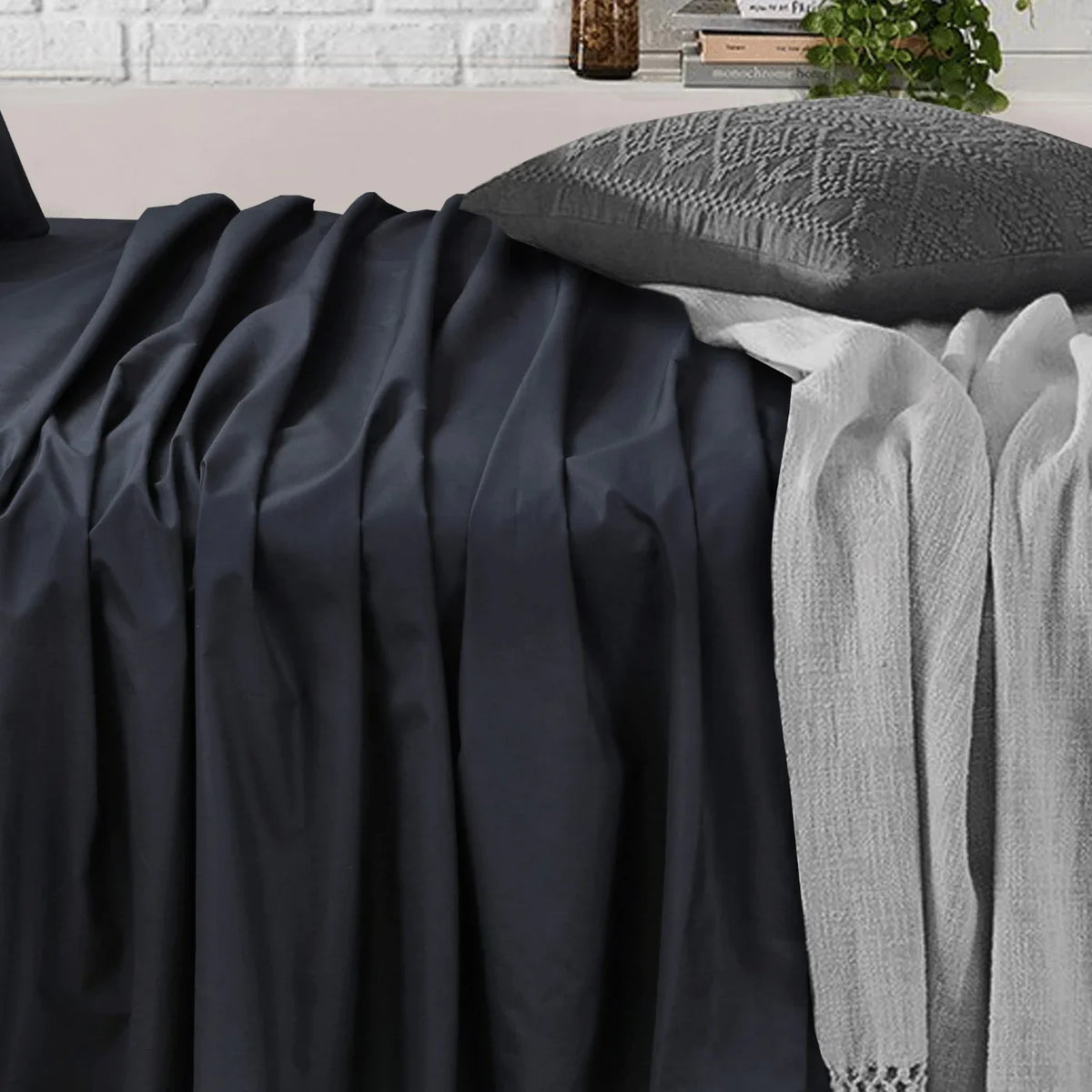 Flat and Fitted Bedsheets Set With Pillowcases -Black