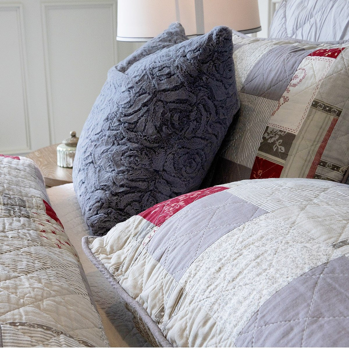 Belle Boudoir Soft Cotton Bedding with 2 Pillowcases - King - Notbrand