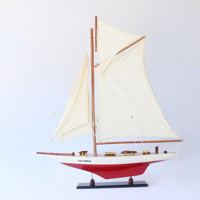 Columbia Yacht Model in Wood - Red & White - Notbrand