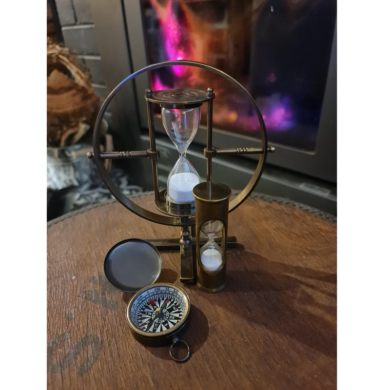 Vitruvian Sandglass Timer in Brass - 16cm - Notbrand