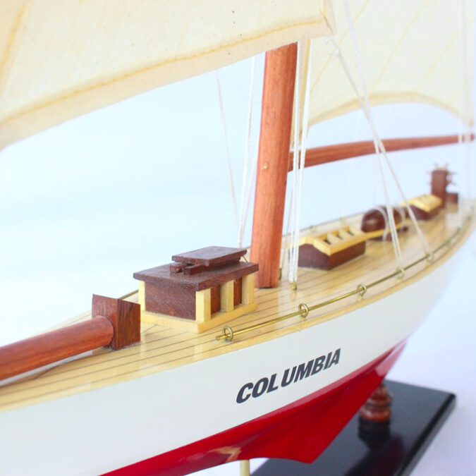 Columbia Yacht Model in Wood - Red & White - Notbrand