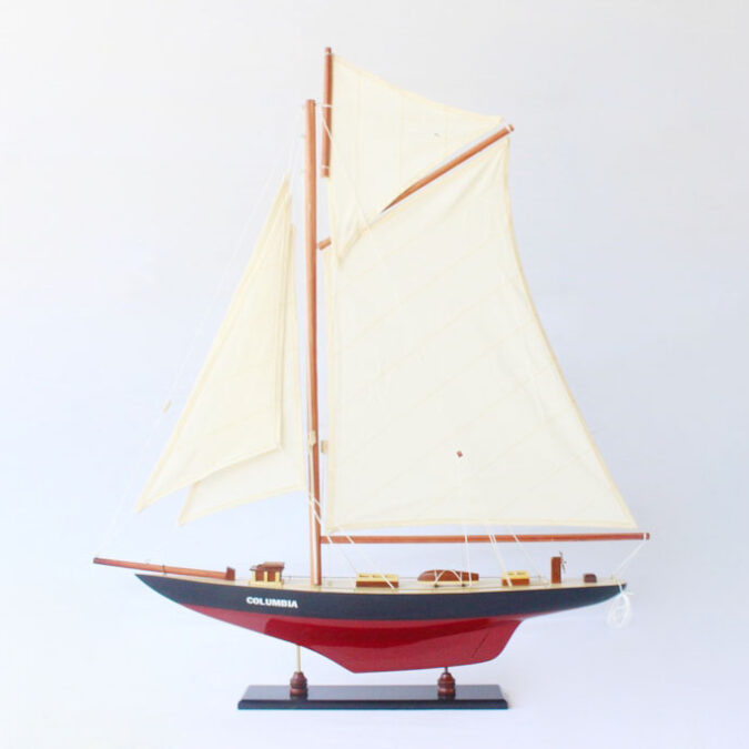Columbia Yacht Model in Wood - Red & Black - Notbrand