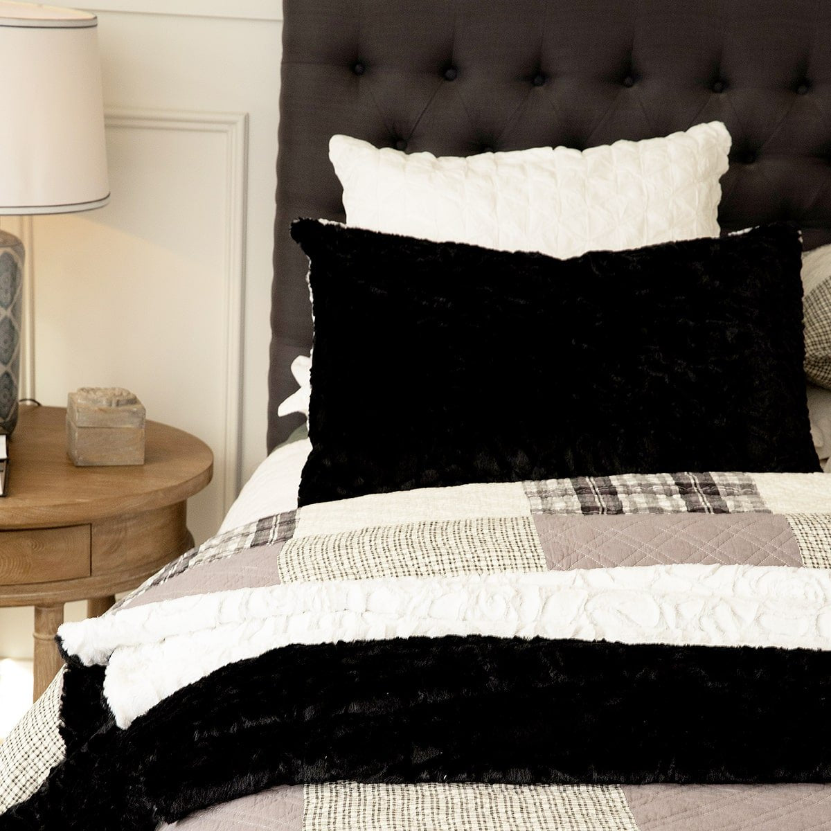 Plush Fabric Double Sided Cosy Blanket Set - Black & White