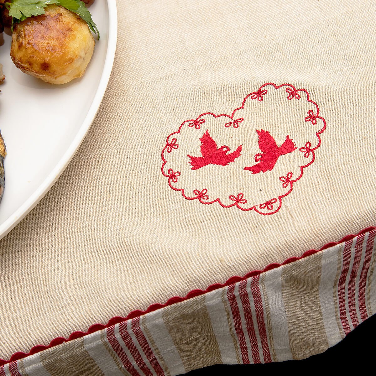 Larry Bird Handloom Cotton Woven Tablecloth - Natural