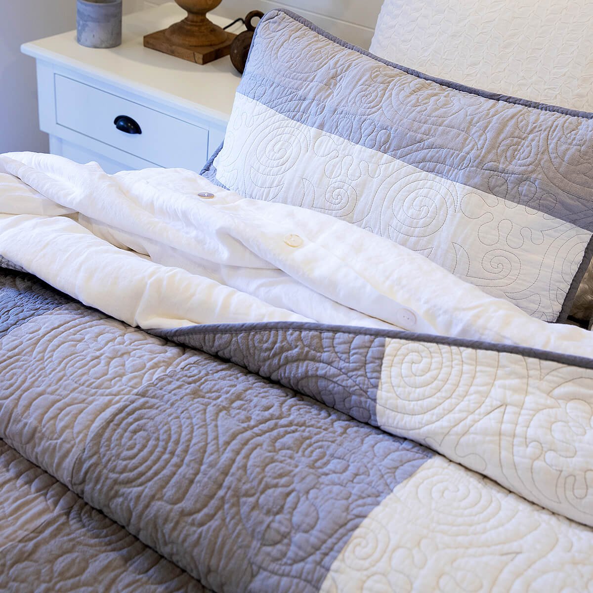 Jayden Soft Cotton bedding with 2 Pillowcases - Queen - Notbrand