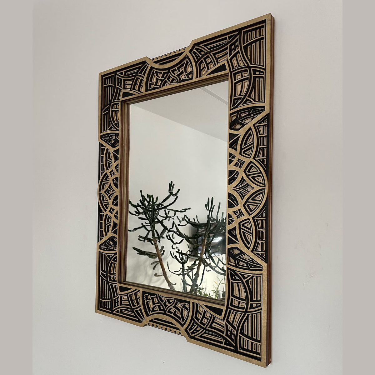 Stedhek Wooden Mandala Mirror - Black/Gold - Notbrand