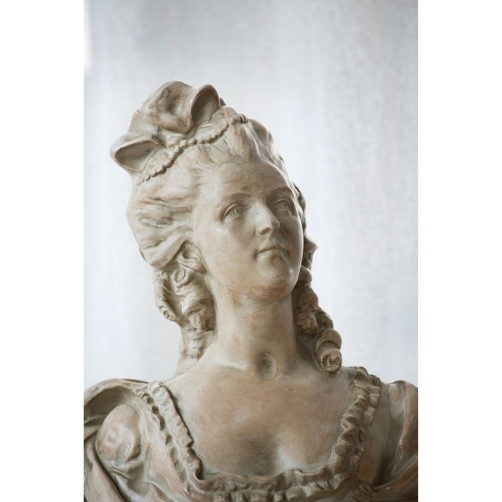 Young English Lady Bust Statue - Weathered - Notbrand